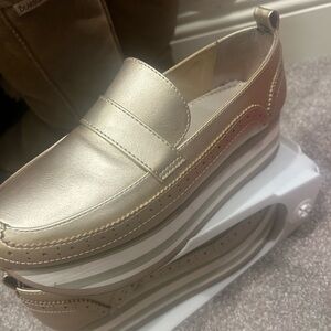 Crown n Ivy Size 7.5, fits like an 8.5